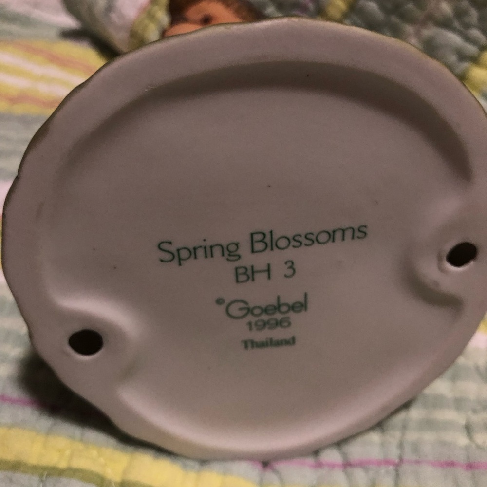Hummel Girl Figurine with spring blossoms Basket bunny 1996 original - Picture 5 of 5